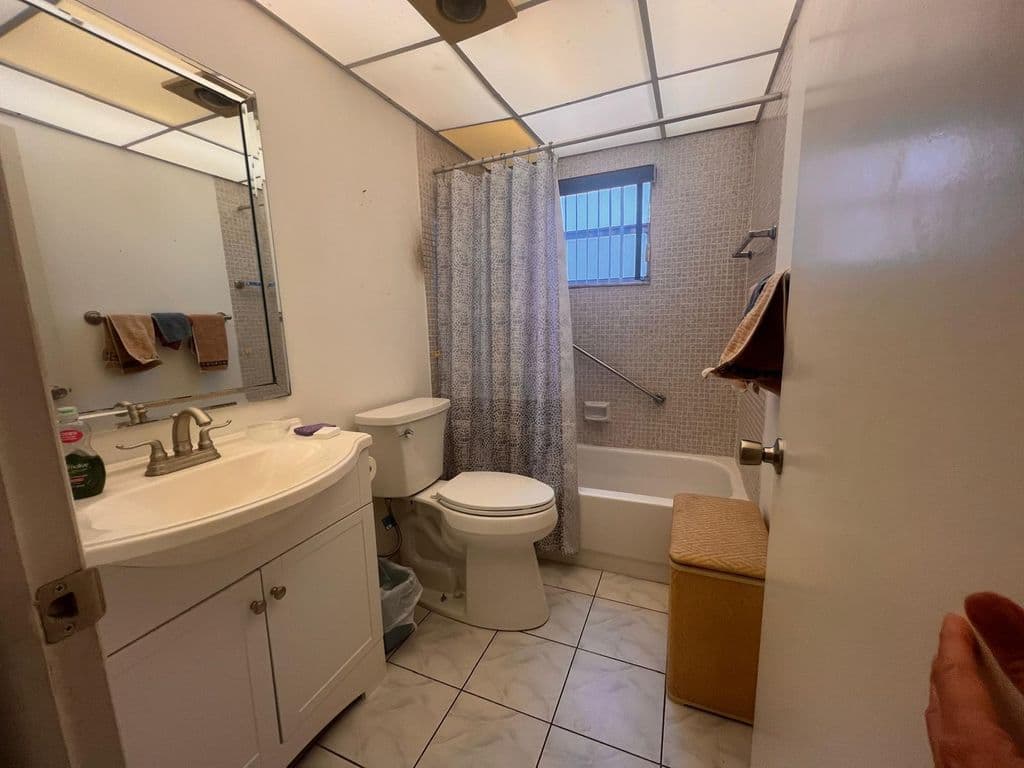 2-bedroom Condo — A Flanders #5