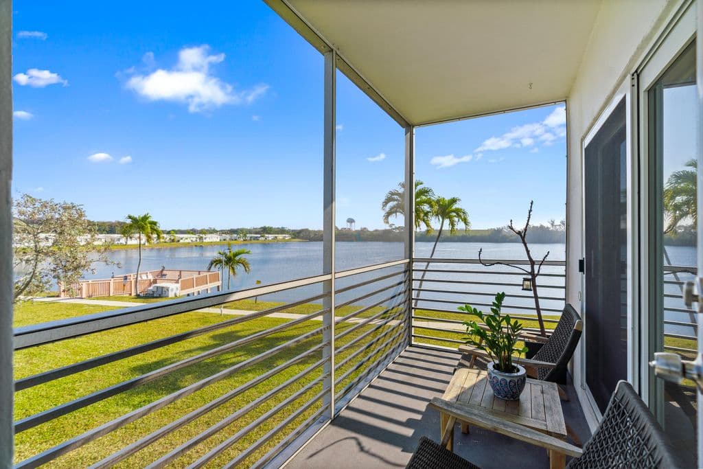 2+1 Condo — 2223 PARK Lane #210