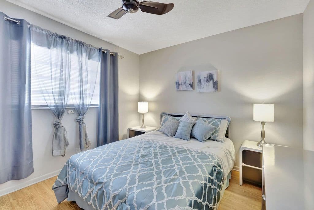 2+1 Condo — 4431 NW 16th Street #303