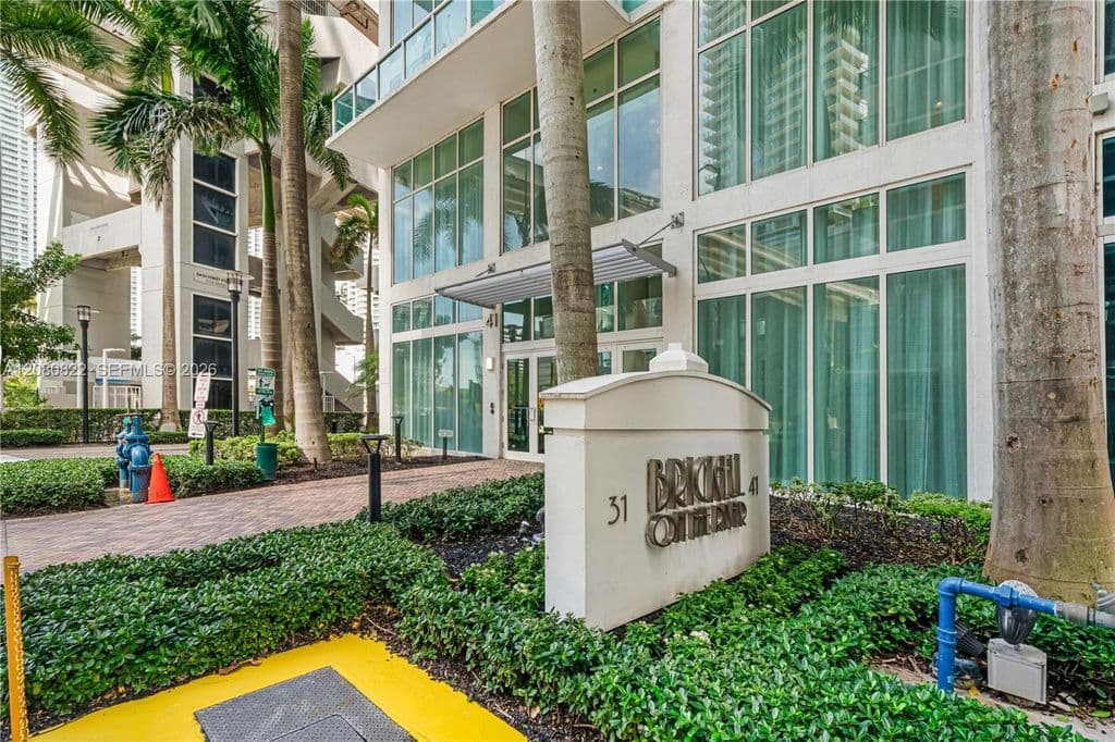 2+1 Condo — 41 SE 5th St APT 1607