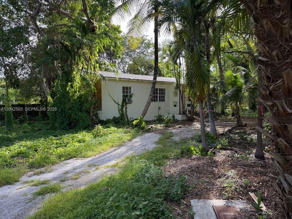 2+1 Müstakil ev — 6600 SW 64th Ct