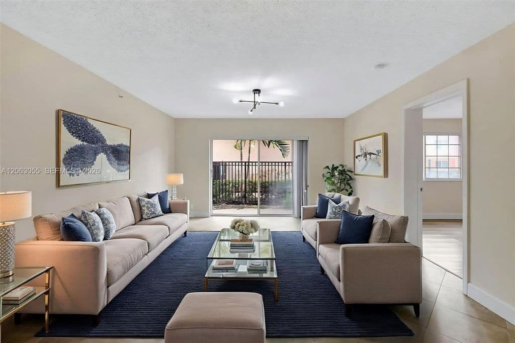 2+1 Condo — 2009 SE 10th Ave APT 302