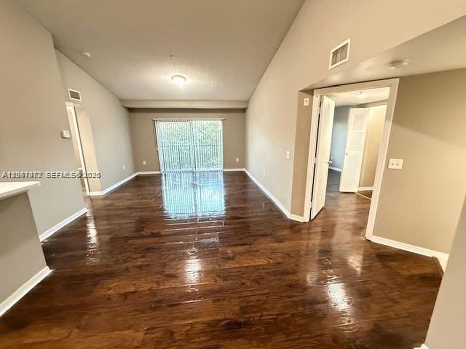 3-bedroom Condo — 4167 N Haverhill Rd APT 1113