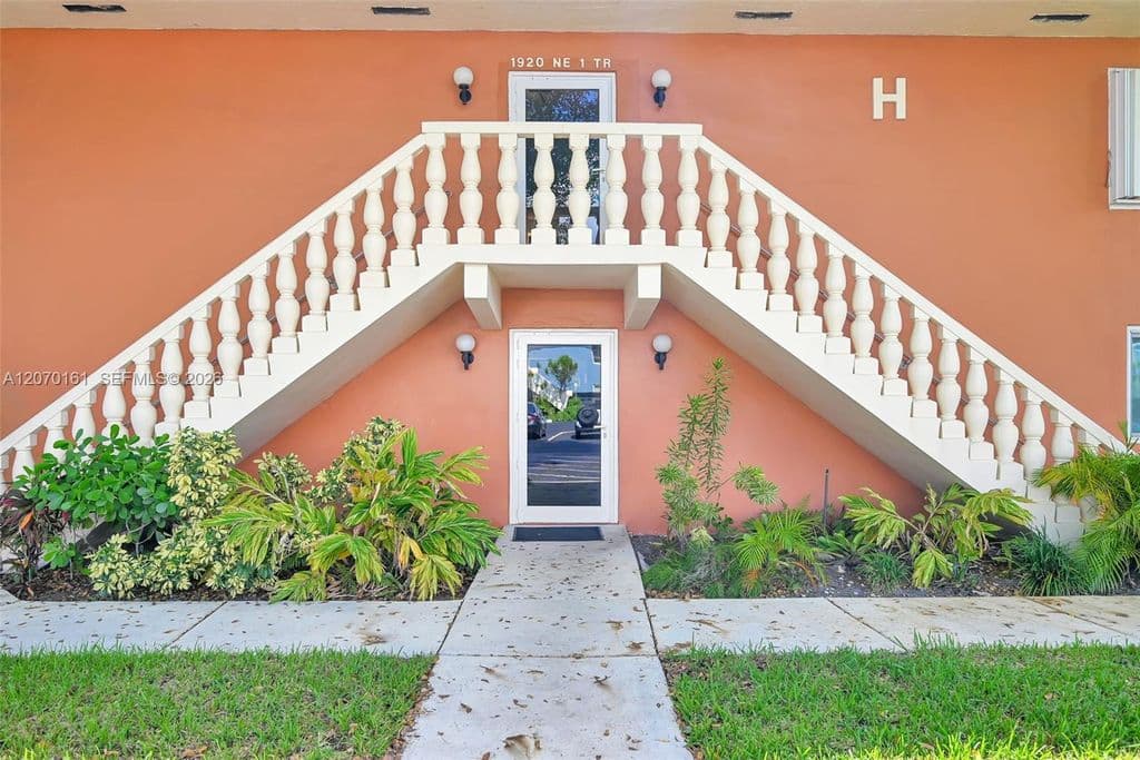 1+1 Condo — 1920 NE 1st Ter APT 109H