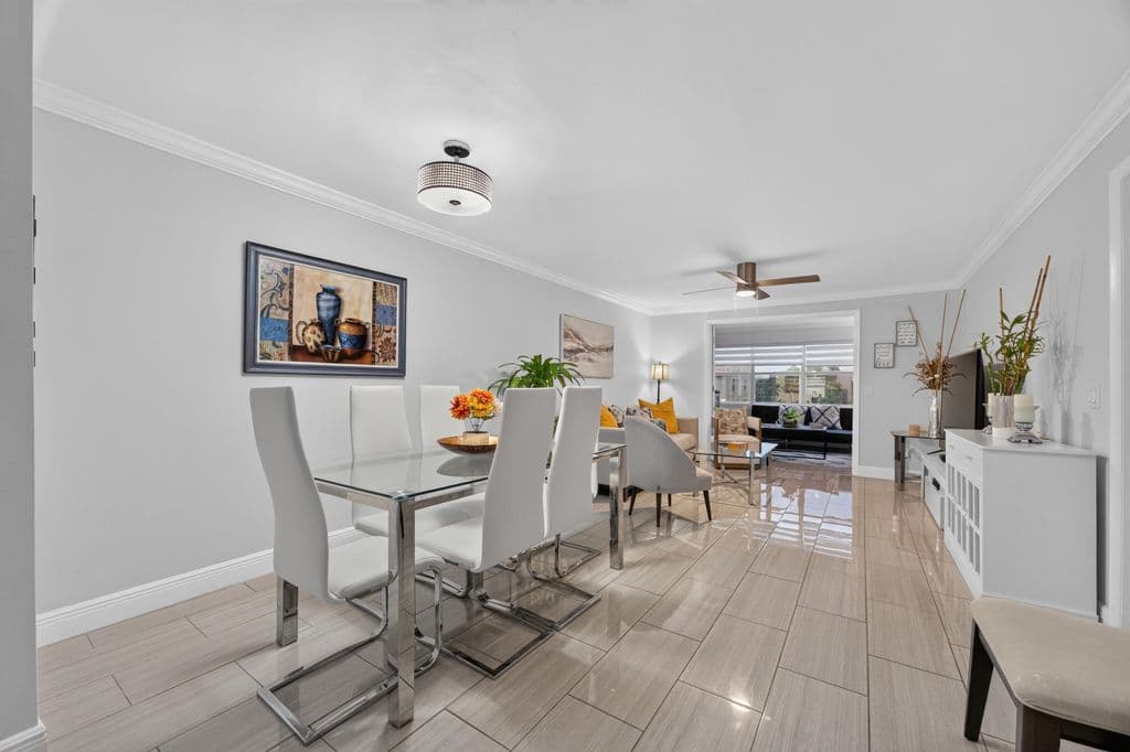 1-bedroom Condo — 9881 Sunrise Lakes Boulevard #308