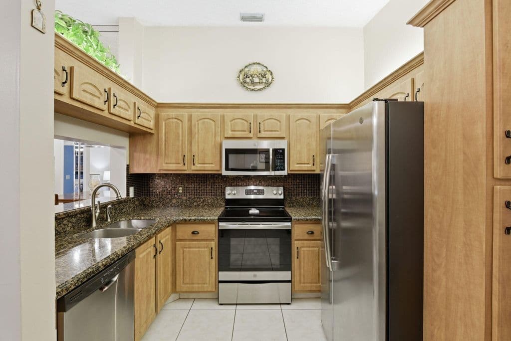 2+1 Condo — 13811 Oneida Drive #F2