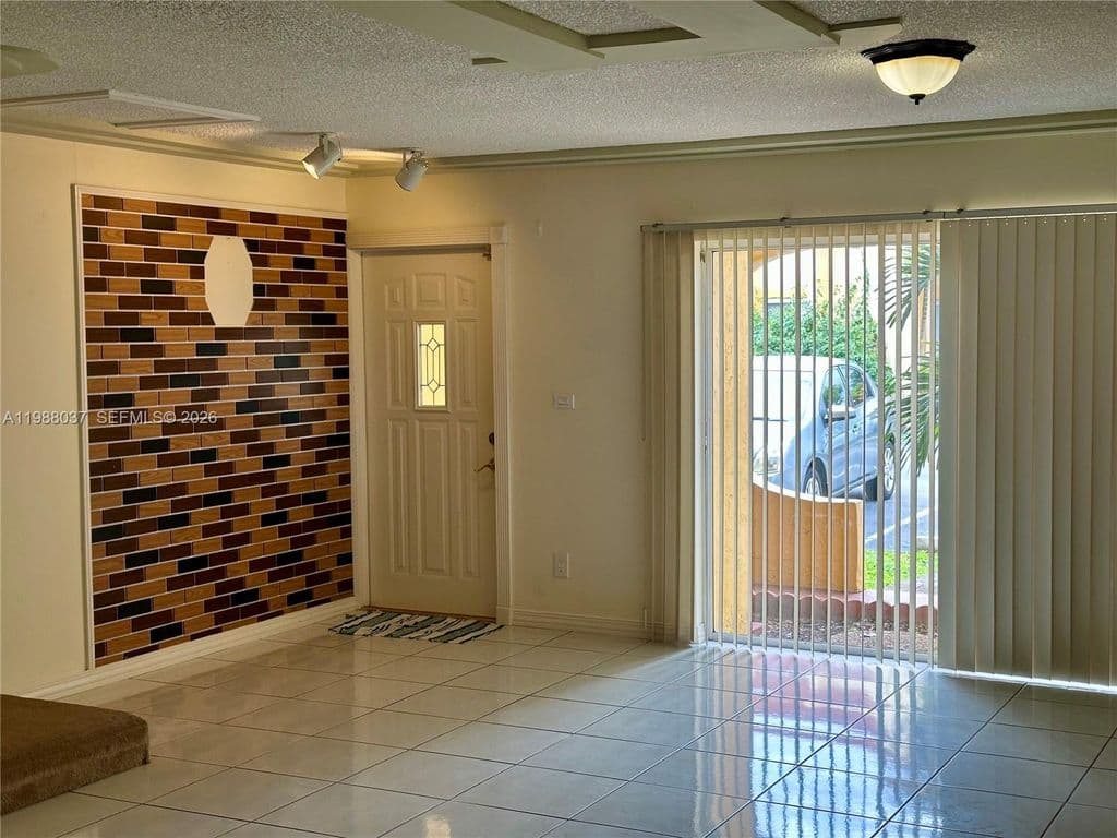 2+1 Mülk — 13705 SW 84th St APT F