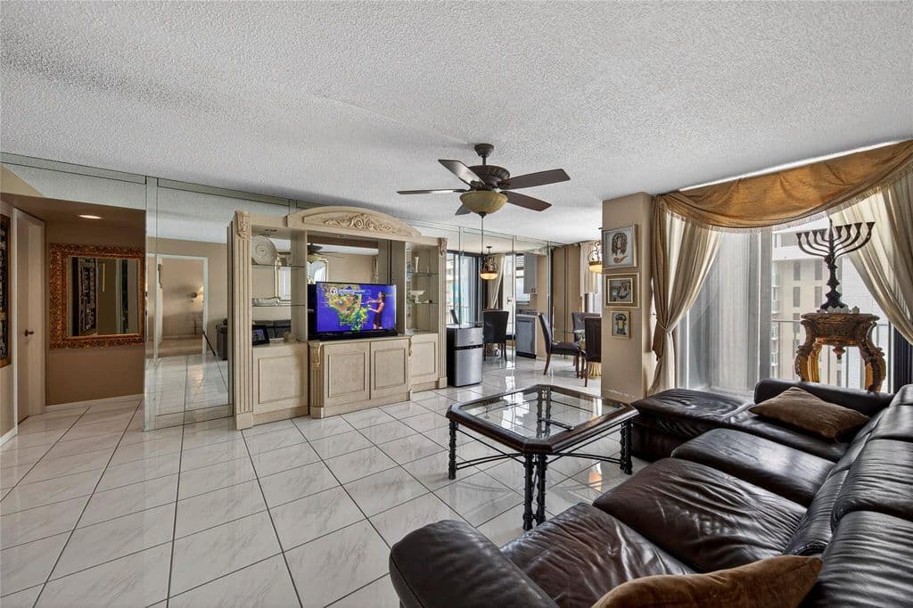 2+1 Condo — 1010 S Ocean Boulevard #1711