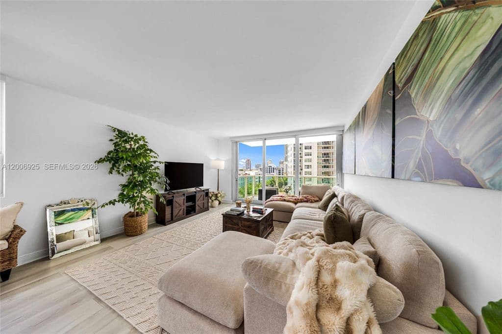 2+1 Condo — 1000 West Ave APT 702