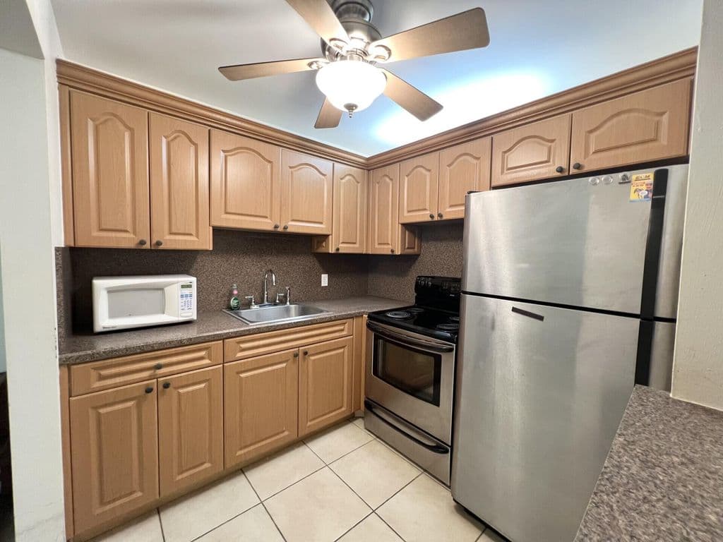 1-bedroom Condo — 4023 Berkshire B #4023