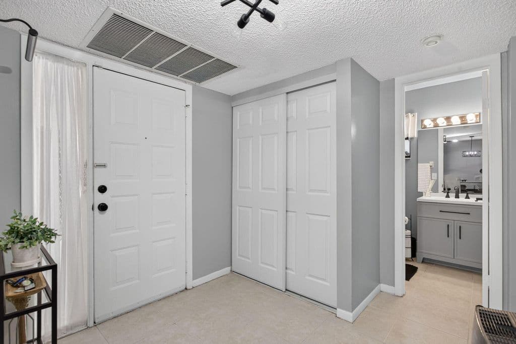 2-bedroom Condo — 3331 NW 47th Avenue #3242