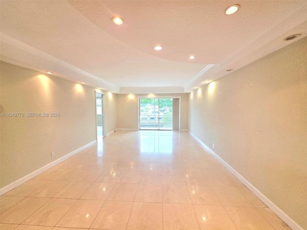 2+1 Condo — 1400 NE 57th Ct APT 202
