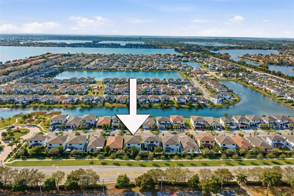 6-bedroom Single-Family Home — 4409 SW 173rd Ave