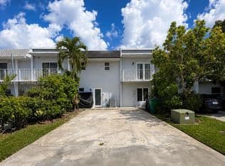 3-bedroom Townhouse — 11221 SW 33rd Circle Pl, Miami, 33165