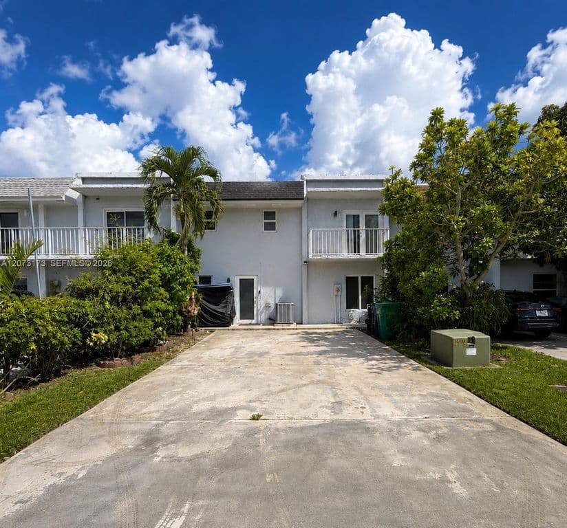 3-bedroom Property — 11221 SW 33rd Circle Pl