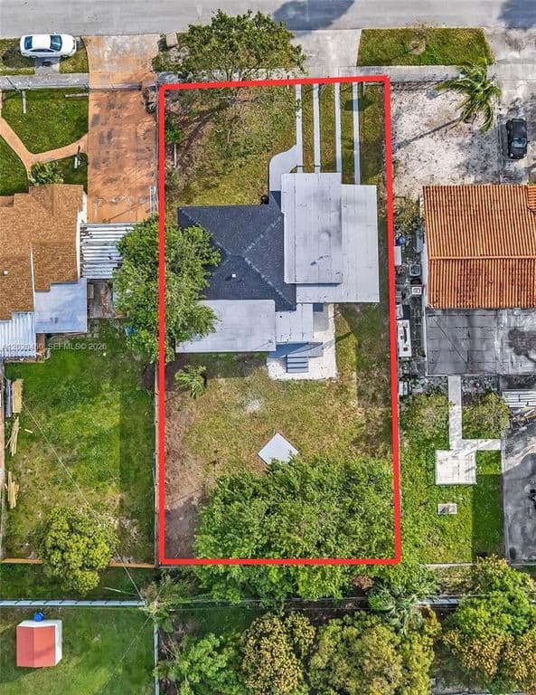 3+1 Müstakil ev — 1365 NE 130th St