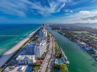 1+1 Townhouse — 5401 Collins Ave APT 144, Miami Beach, 33140