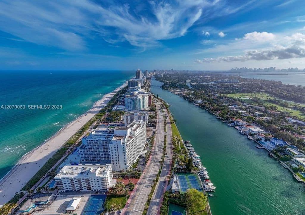 1+1 Mülk — 5401 Collins Ave APT 144