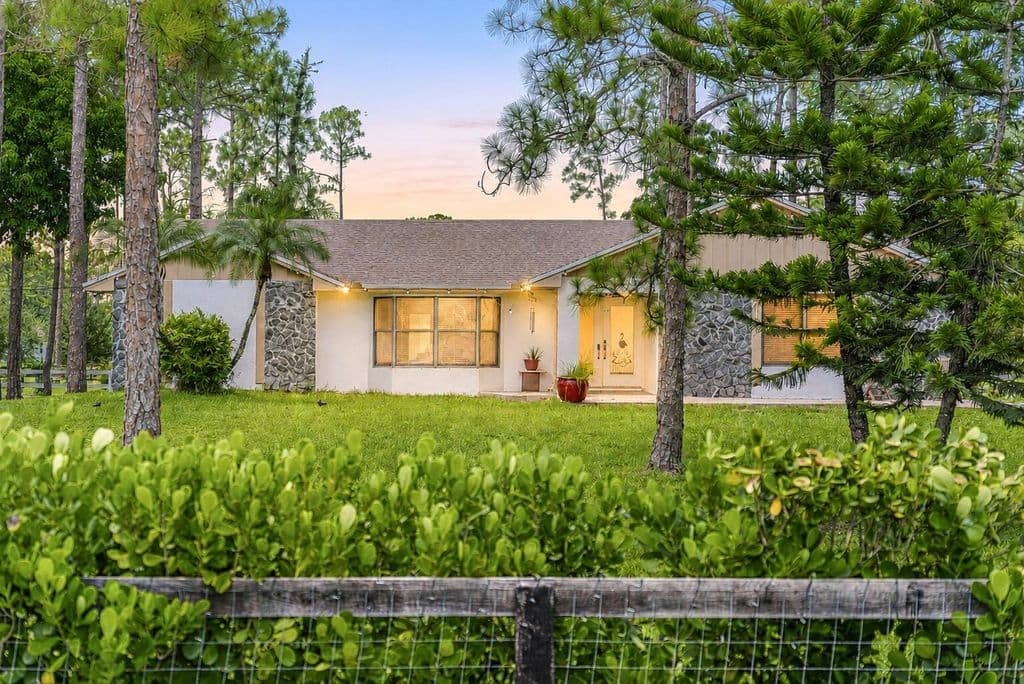 3-bedroom Single-Family Home — 15211 60th Place N