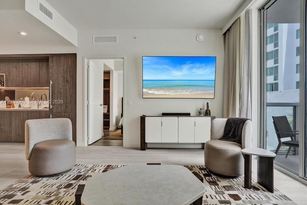 1-bedroom Condo — 1611 SW 2nd Ave #402