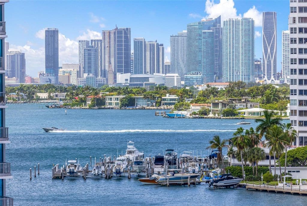 3-bedroom Condo — 1621 Bay Rd APT 802
