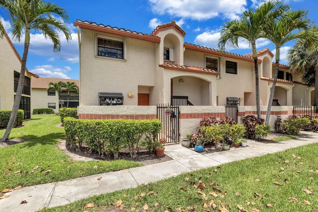 2+1 Condo — 305 CONGRESSIONAL Way