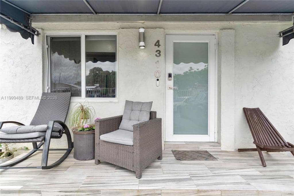 4+1 Müstakil ev — 4310 SW 7th St
