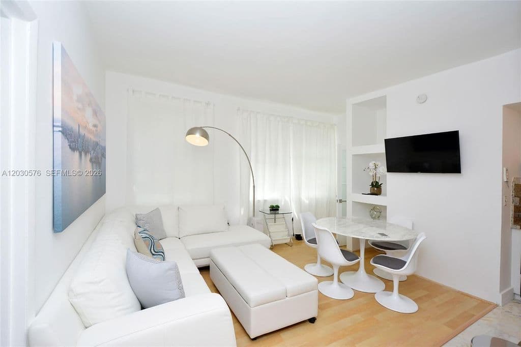 2+1 Condo — 1342 Drexel Ave APT 105