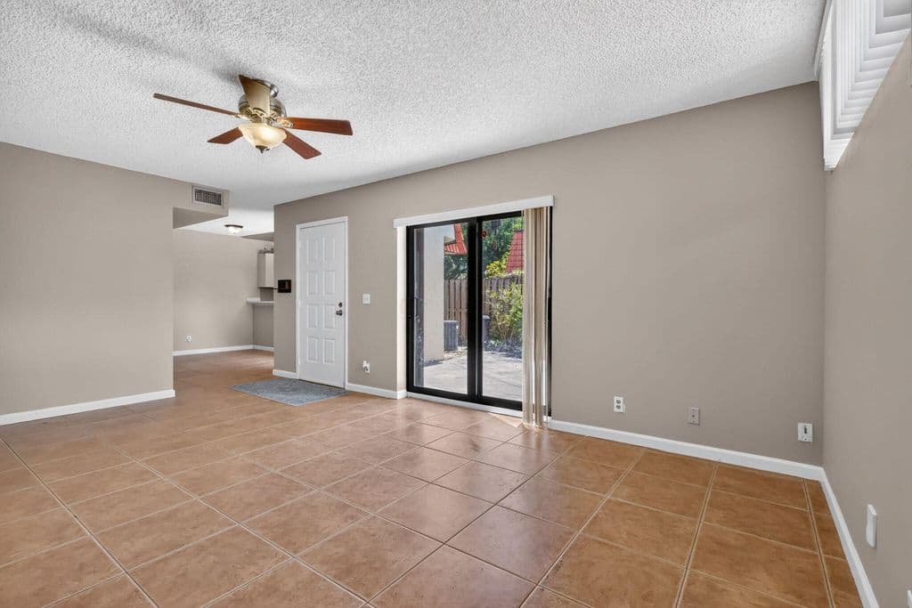 2-bedroom Property — 3659 VICTORIA Drive