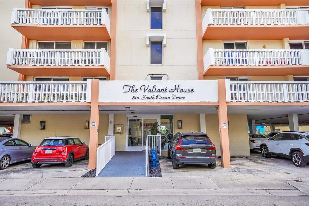 1+1 Condo — 801 S Ocean Drive #605