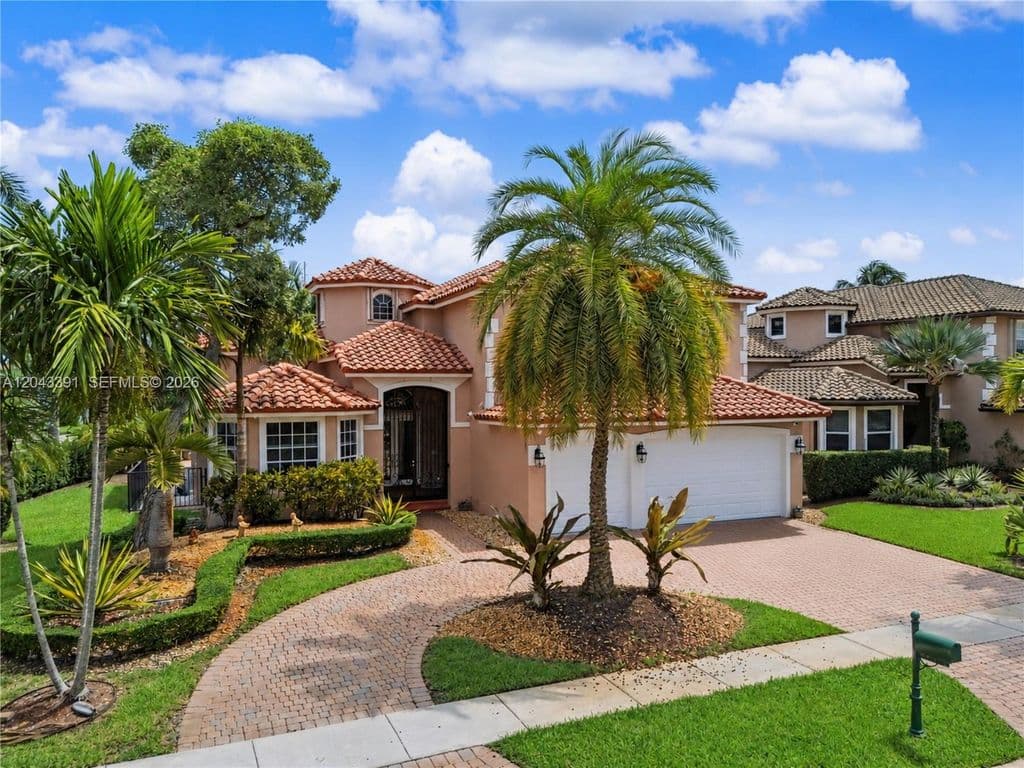 5-bedroom Single-Family Home — 18900 SW 32nd Ct