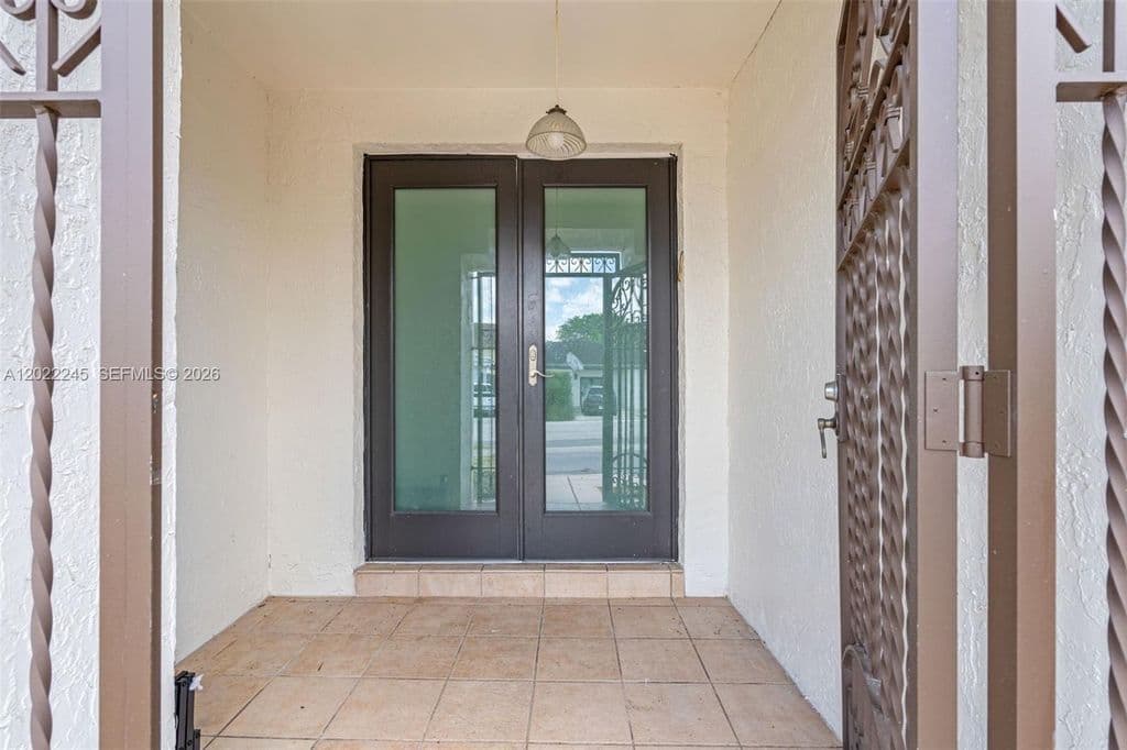 4-bedroom Single-Family Home — 15530 SW 59th St