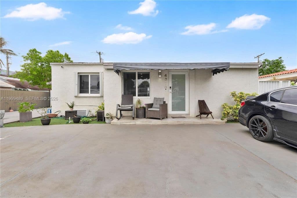 4+1 Müstakil ev — 4310 SW 7th St