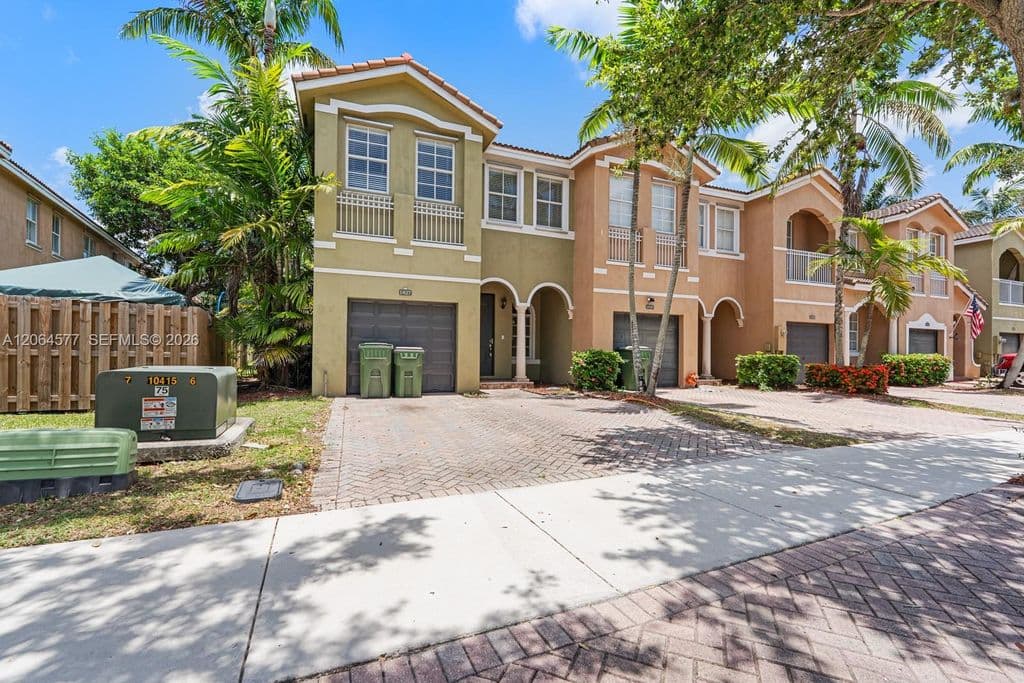 4+1 Mülk — 1427 SE 25th Ave
