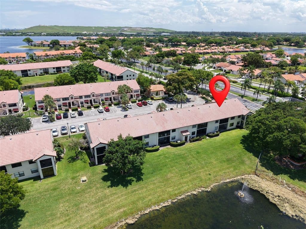 2+1 Condo — 104 Freedom Ct #104