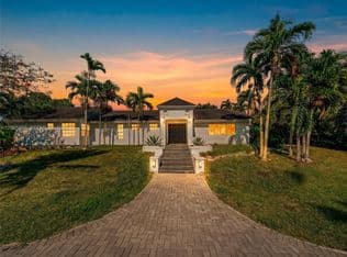 4+1 Müstakil ev — 19601 SW 187th Ave, Miami, 33187