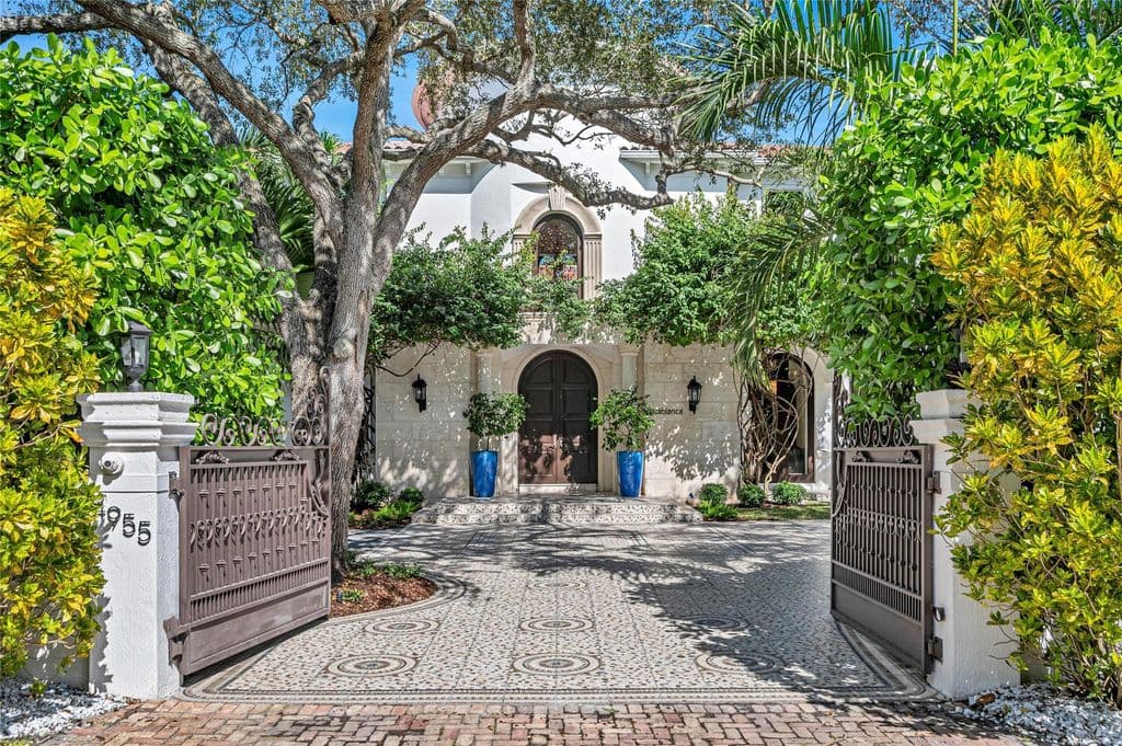 8-bedroom Single-Family Home — 4955 SW 83rd Street
