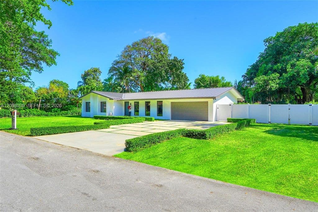 5-bedroom Single-Family Home — 8820 SW 182nd Ter