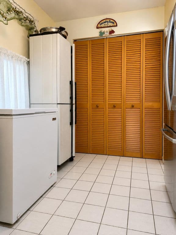 2-bedroom Condo — 404 HARBOUR POINTE Way