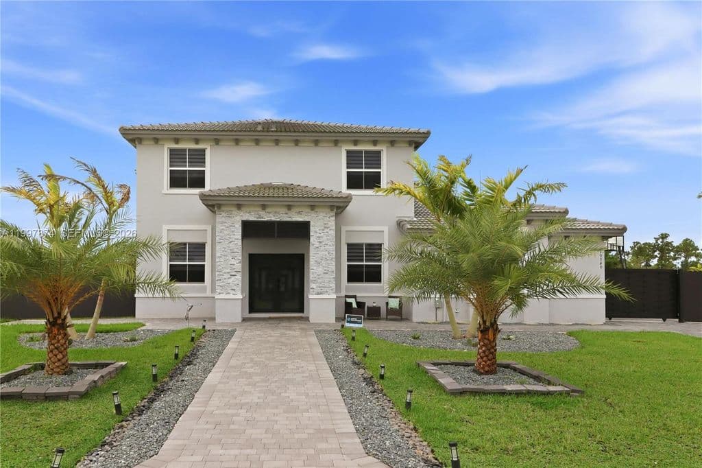 5-bedroom Single-Family Home — 19740 SW 321st St