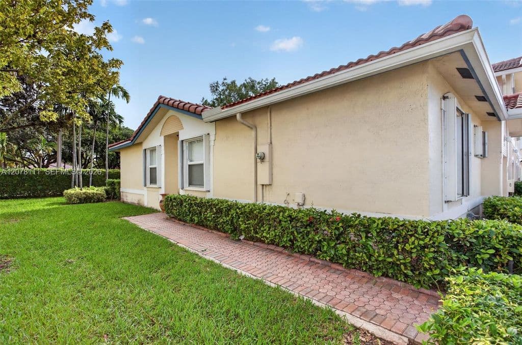3+1 Müstakil ev — 11641 NW 47th Dr
