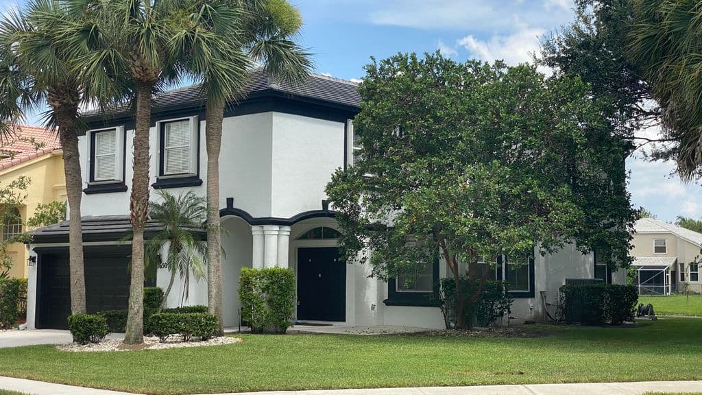 5-bedroom Single-Family Home — 7650 OAK GROVE Circle