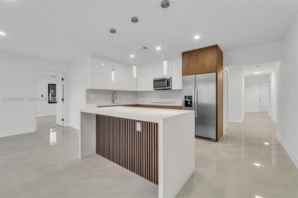 5-bedroom Single-Family Home — 15770 NW 18th Pl
