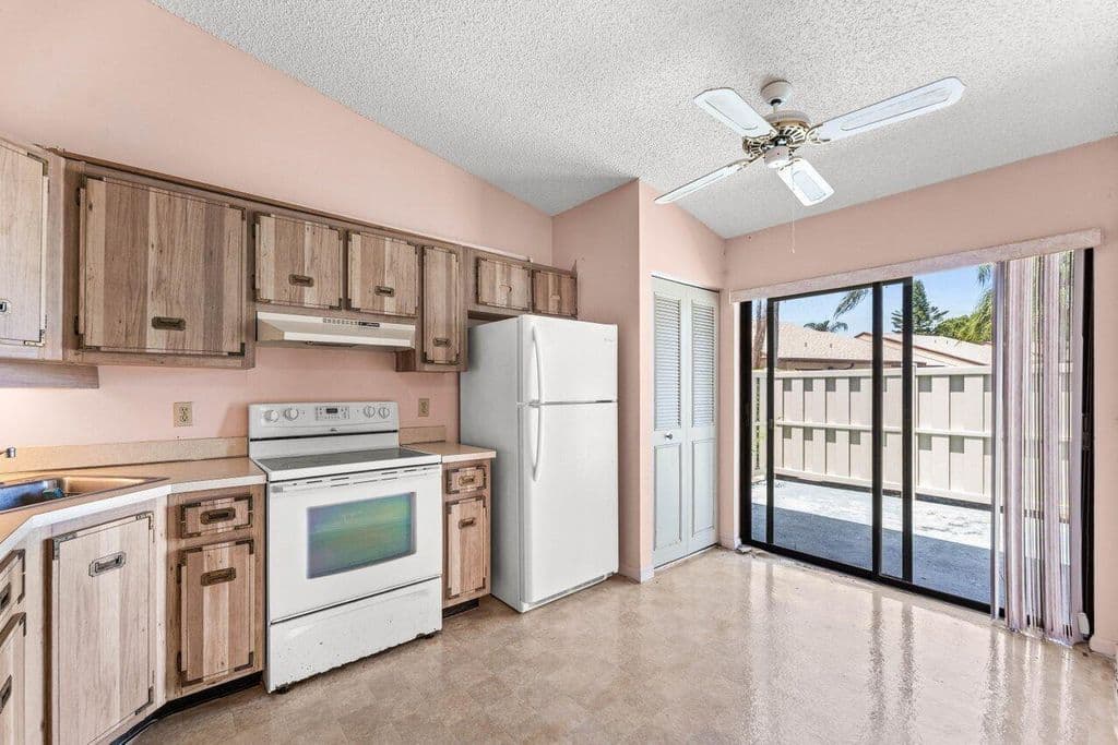 2-bedroom Condo — 1024 Green Pine Boulevard #I