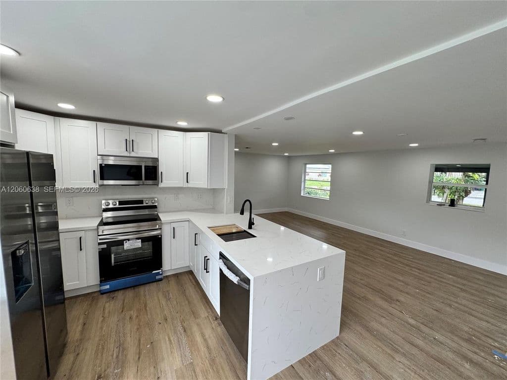 4+1 Müstakil ev — 4715 SW 23rd St