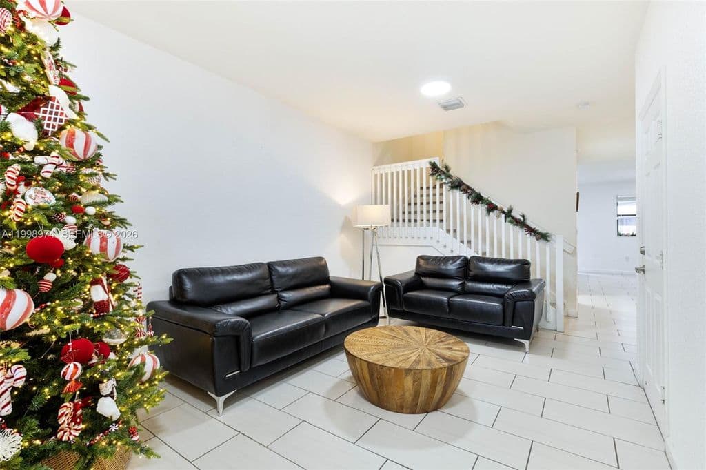 4-bedroom Property — 15070 SW 119th Ln
