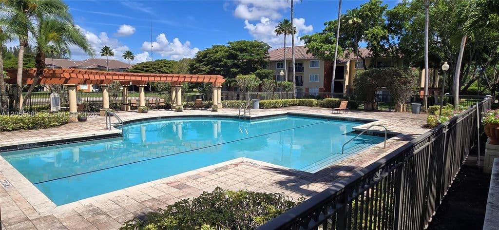 2+1 Condo — 4149 N Haverhill Rd APT 1619