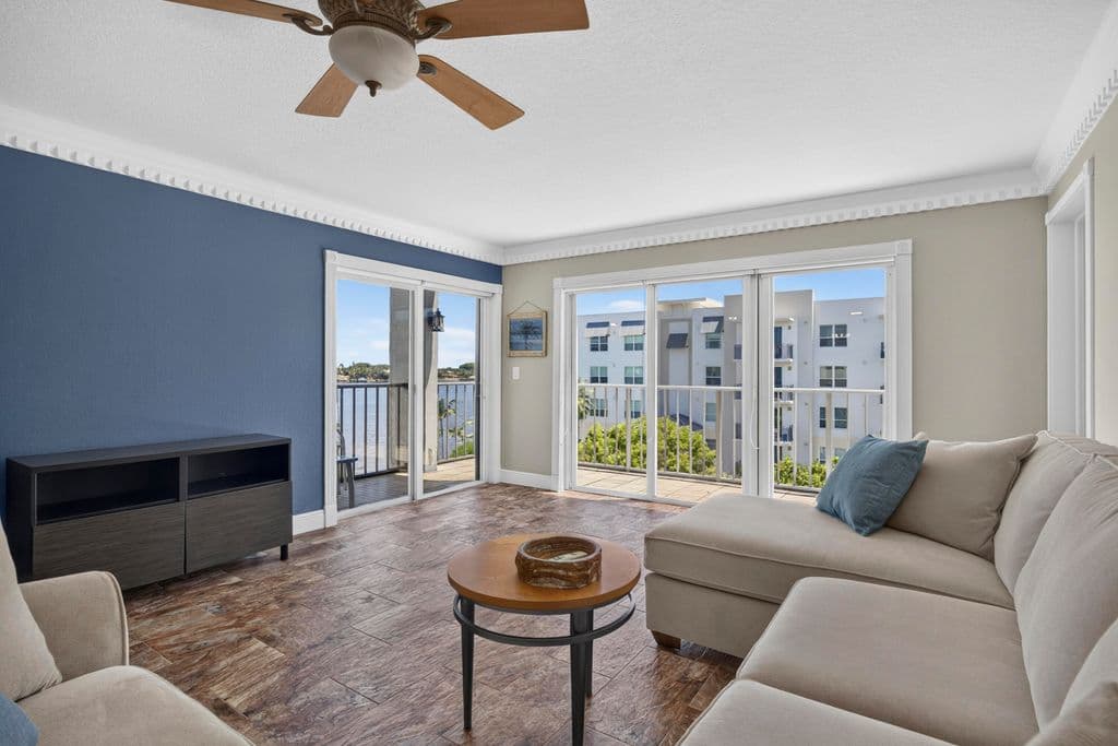 2+1 Condo — 1206 S LAKE Drive #504