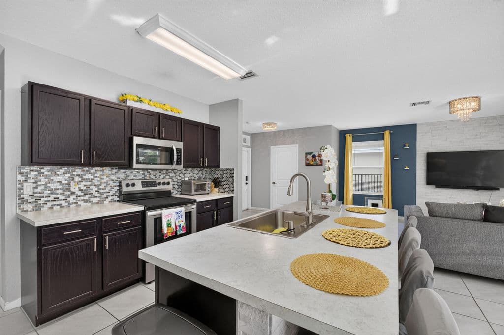 4-bedroom Single-Family Home — 3758 Whitney Park Lane