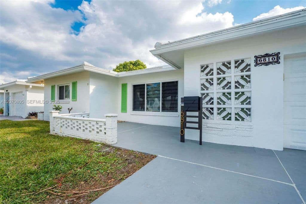 3-bedroom Single-Family Home — 6810 NW 74th Pl